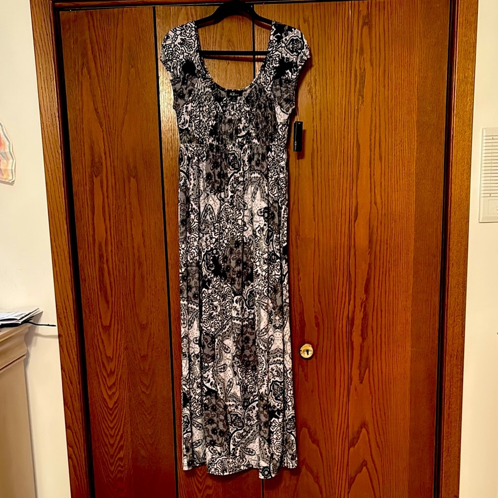 AGB Black and White Sleeveless Maxi Dress